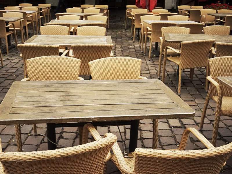 Standard dimensions of restaurant tables and chairs